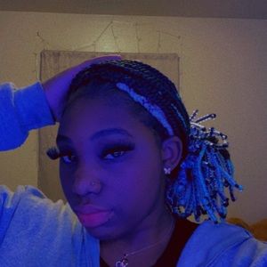 Meet your Posher, Akasha